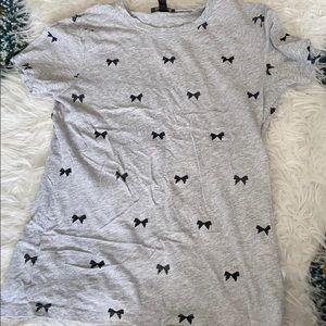 ❗️3/$12❗️J.Crew bow printed t shirt